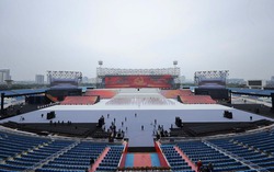 Người dân Hà Nội nô nức đi xem "concert pháo hoa quốc gia" chào mừng thành công Đại hội XIV của Đảng