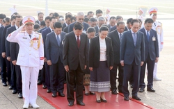 Tổng Bí thư, Chủ tịch nước Lào vào Lăng viếng Chủ tịch Hồ Chí Minh