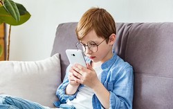 Hạ viện Pháp thông qua dự luật cấm trẻ em dưới 15 tuổi dùng mạng xã hội