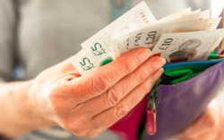 Giải bài toán chênh lệch giới trong minh bạch tiền lương và sẻ chia việc nhà