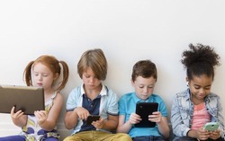 Liệu EU có cấm trẻ em sử dụng mạng xã hội vào năm 2026?