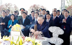 Tổng Bí thư Tô Lâm dâng hương tưởng niệm các Tổng Bí thư Trần Phú và Hà Huy Tập