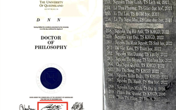 Giảng viên dùng bằng Tiến sĩ giả bị buộc thôi việc nhưng vết đục tên trên bia đá vẫn còn