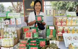 Hàng hóa, quà Tết truyền thống hội tụ tại phiên chợ "Đặc sản bản địa - Tiêu dùng xanh" TPHCM