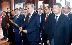 Tổng Bí thư Tô Lâm dâng hương tưởng niệm Chủ tịch Hồ Chí Minh tại Nghệ An