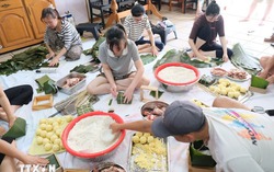 Gói bánh chưng nơi xa vạn dặm, giữ gìn hương Tết Việt trên đất Nam Phi