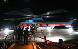 Trực thăng đưa bệnh nhân từ đảo Trường Sa Lớn về đất liền điều trị