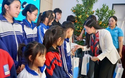 Trung ương Hội LHPN Việt Nam mang "Tết yêu thương" đến với người dân biên giới Hà Tĩnh