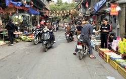 Hà Nội đến hạn dẹp 75 chợ cóc: Vỉa hè, lòng đường vẫn thành nơi bán hàng