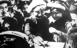 Phụ nữ Việt Nam bước vào nền dân chủ bằng lá phiếu công dân