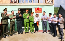 Công an tỉnh Quảng Ngãi bàn giao căn nhà đầu tiên trong "Chiến dịch Quang Trung"