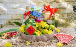 Phụ nữ Vĩnh Long quảng bá sản phẩm OCOP qua giỏ quà Tết