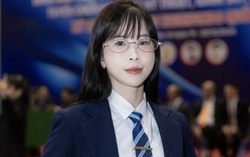 Chị đẹp Châu Tuyết Vân "gây sốt" khi làm trọng tài Taekwondo