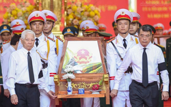 Thủ tướng dự lễ viếng, truy điệu 731 liệt sỹ được quy tập tại Công viên Lê Thị Riêng về an táng tại Nghĩa trang liệt sỹ TPHCM