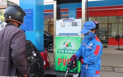Giá xăng và dầu diesel giảm, E10RON95-III có giá 27.029 đồng từ 15 giờ hôm nay
