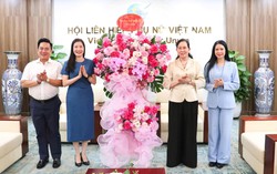 Ngân hàng Chính sách xã hội chúc mừng 96 năm thành lập Hội LHPN Việt Nam