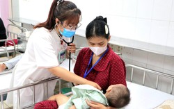 Bệnh nhi tại Huế tăng mạnh, nhiều khoa vượt công suất điều trị