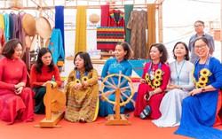 Nữ nghệ nhân Hà Nội tìm cách đưa nghề truyền thống đến gần thị trường số