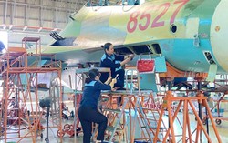 Nét đẹp của nữ thợ sửa chữa máy bay tiêm kích Nhà máy A32