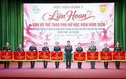 Phụ nữ Học viện Quân y phô diễn tài năng trong Liên hoan Dân vũ thể thao