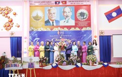Tà áo dài - nhịp cầu kết nối văn hóa Việt Nam-Lào