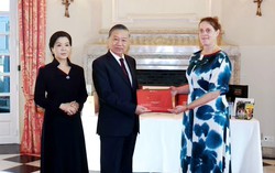 Tổng Bí thư, Chủ tịch nước Tô Lâm và Phu nhân thăm, tặng sách cho Thư viện Hoàng gia Bỉ