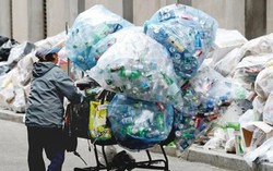 Bài toán EPR: Mở đúng 'cánh cửa' để 'phụ nữ ve chai' không bị bỏ lại phía sau