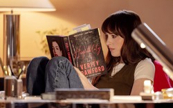 Anne Hathaway dẫn dắt trò chơi tâm lý đầy ám ảnh trong phim "Verity"