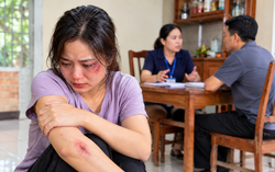 Chồng thường xuyên đánh vợ, hòa giải không hiệu quả: Người vợ cần làm gì?