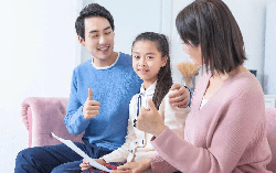 Sức mạnh của lời khen đúng lúc trong gia đình