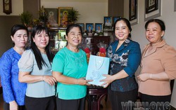Chủ tịch Hội LHPN tỉnh Vĩnh Long thăm, chúc mừng Sêne Đôlta