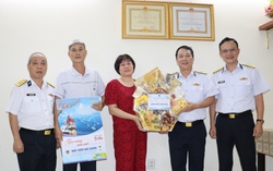 Học viện Hải quân tặng quà Tết cho các gia đình chính sách, khó khăn 