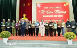 Phó Chủ tịch Quốc hội Nguyễn Thị Thanh tặng quà Tết tại Ninh Bình