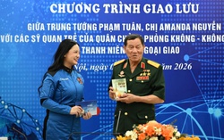 Cuộc gặp đầy cảm xúc của 2 thế hệ du hành vũ trụ người Việt