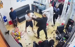 Hưng Yên: Xác minh clip người đàn ông nghi mang súng đến tiệm cắt tóc đòi tiền