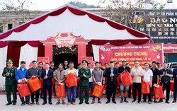 Trao gần 100 suất quà Tết cho lái xe hàng tại cửa khẩu Lạng Sơn