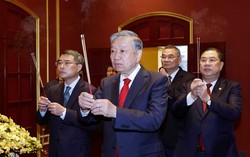 Tổng Bí thư Tô Lâm dâng hương tại Khu Di tích Hoàng Thành Thăng Long