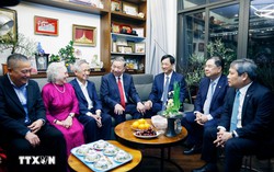 Tổng Bí thư thăm, chúc Tết gia đình Giáo sư Nguyễn Lân Dũng