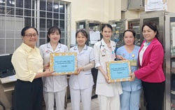 Hội LHPN tỉnh Khánh Hòa thăm, tặng quà các nữ công nhân, bác sĩ trong đêm Giao thừa