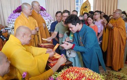 Thiêng liêng ngày đầu năm: Người Sài Gòn tìm về chốn xưa chùa Minh Đạo