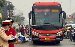 "Nhồi nhét" 50 người trên xe 21 chỗ, chủ xe và tài xế bị phạt 217 triệu đồng