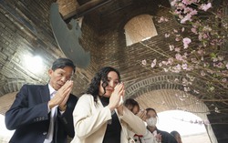 Đầu xuân, du khách tấp nập hành hương về danh lam cổ tự Kinh Bắc