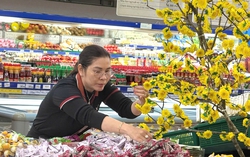 Thị trường hàng hóa mùng 4 Tết: Kênh phân phối đồng loạt mở cửa