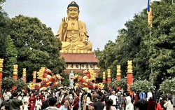 Biển người đổ về chiêm bái tượng Phật lớn nhất Đông Nam Á ngày đầu xuân