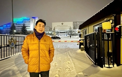 "Trốn" Tết, ca sĩ Đoan Trường sang Nga thăm lại trường cũ