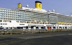 Siêu tàu du lịch chở gần 2.000 du khách quốc tế đến TPHCM đầu xuân