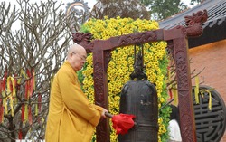 Ninh Bình: Hàng nghìn du khách tham dự Lễ khai hội chùa Bái Đính