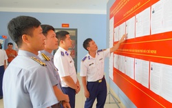 Ứng cử viên đại biểu Quốc hội và đại biểu HĐND TPHCM tiếp xúc cử tri ở các điểm bầu cử sớm