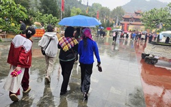 Hàng nghìn người về biên giới Lạng Sơn dự lễ hội chùa Tân Thanh