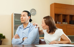 Phận "người đến sau" và cái Tết chát đắng vị "người dưng"